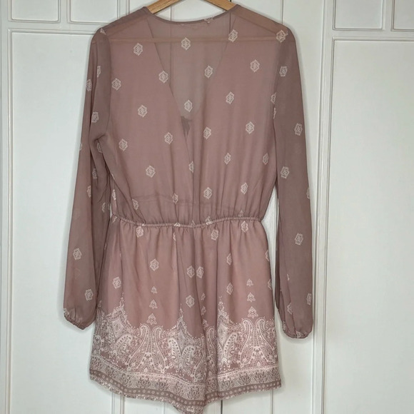 Love Tree Blush Pink Romper Size L long sleeve Paisley detail summer date night - Picture 5 of 16